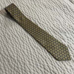 HERMÈS PARIS 630 TA Yellow Gray Links Chains Pointed French Tie Hermes 100% Silk